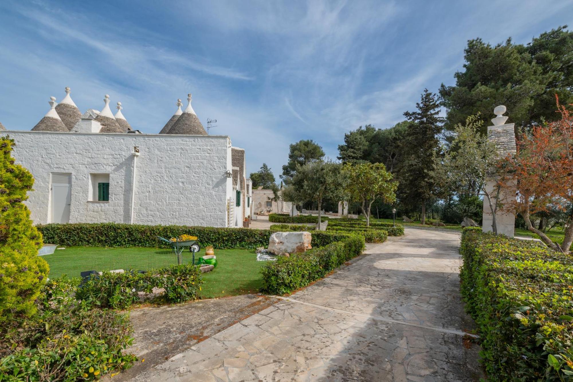 Trullo Degli Anelli In Masseria Cisternino Exterior photo